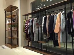 Hal ini karena gantungan biasanya digunakan untuk menaruh tipe. 10 Idea Rak Pakaian Yang Simple Untuk Kediaman Anda Encikshino Com