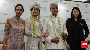 Kamu termasuk warganet yang patah hati gak nih ketika raisa dan hamish resmi menikah? Kisah Di Balik Pernikahan Impian Raisa Dan Hamish