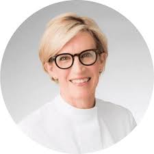 Melanie Cox's Instagram, Twitter & Facebook