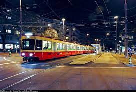 forchbahn forch railway 27 four car set descends from hegibach towards the downtown of zurich between stadelhofen and re zurich public transport switzerland