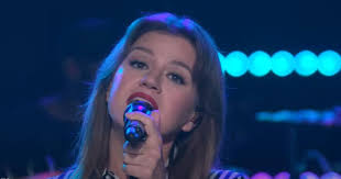 Kelly Clarkson’s Captivating Performance of 'The Promise'