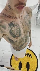 Justin Bieber Laurel Neck Tattoo Meaning E1580503202244 Justin Biebers New Neck Tattoo Is His Pro In 2020 Justin Bieber Tattoos Justin Bieber Neck Tattoo Justin Bieber