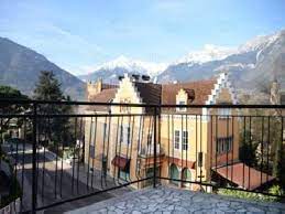 Merano piazza teatro affittasi ufficio composto da quattro stanze, due bagni, balcone e due cantine. Affitti Merano In Un Appartamento Per Vacanze Con Iha Privati