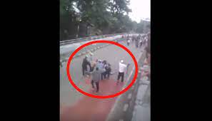 Check spelling or type a new query. Ngeri Banget Tawuran Maut Smk Adi Luhur Vs Smk Bunda Kandung Di Pasar Rebo Tewaskan Satu Pelajar Sourcein Media