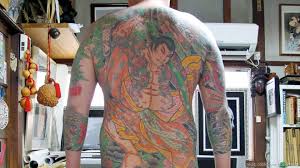 Các chủ đề tattoo cổ tay sẽ thường chứa đựng nhiều hơn sự tinh tế, thể hiện nét cá tính 1 cách vừa phải, không quá phô.bạn hoàn toàn có thể linh động chọn lựa giữa kiểu dáng tattoo kín lưng hoặc nửa lưng, 1 phần lưng. Kham Pha Tháº¿ Giá»›i Hinh XÄƒm Truyá»n Thá»'ng á»Ÿ Nháº­t Báº£n Tháº¿ Giá»›i