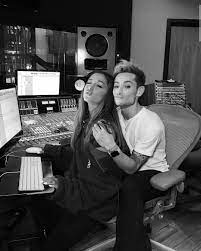 Ariana grande‏подлинная учетная запись @arianagrande 3 мая. Aimee On Twitter In 2021 Frankie Grande Ariana Ariana Grande Photos
