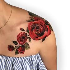The Red Roses Will Hypnotize The World Mit Bildern Blumen Tattoo Schulter Blumen Schulter Tattoos Rose Tattoo Ideen