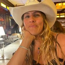 Tracy Rutkowski's Instagram, Twitter & Facebook