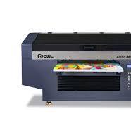 ‫طابعة FOCUS Alpha-Max 6250 UV تعمل بتقنية جديدة مع 3 رؤوس طباعة EPS-i3200  بشكل أسرع ودقة عالية‬‎