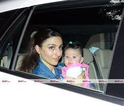 Inaaya looked really happy with. Cute Photos Of Soha Ali And Kunal Kemmu S Daughter Inaaya Naumi Soha Ali Khan And Kunal Khemu With Their Daughter