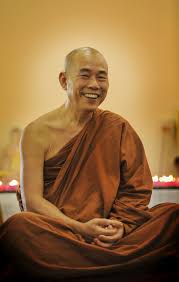 Images Gratuites Homme La Personne Vieux Portrait Seance Bouddhiste Bouddhisme Religion Metier Sourire Aine Religieux Art Temple Eveque Photographier Lama Tradition Bouddhisme Theravada Traditionnel Theravada Bhikkhu Monastique