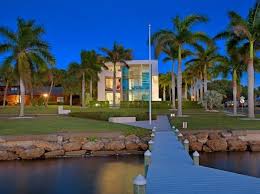 View 25 Photos Of This 4 075 000 7 Bed 10 0 Bath 9668 Sqft Single Family Home Located At 8011 Longbay Blvd Saras Sarasota Real Estate Sarasota Fl Mansions