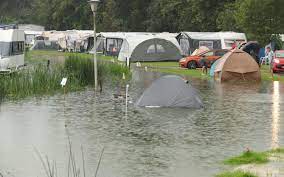 Daarbij gaat het onder meer om ondergelopen kelders, tunnels en straten die blank staan. Wateroverlast Door Stortbuien In Friesland Leeuwarder Courant