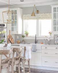 laura s kitchen from laura willowstreetinteriors was perfectly designed i love the grey backsplash contrasting with the whitecabinets br keuken design