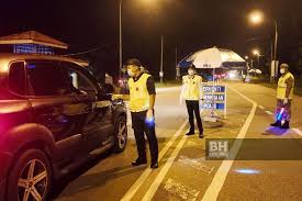 Anda mungkin pemilik/waris yang kam. Covid 19 Enggan Patah Balik Lelaki Ajak Polis Bertumbuk