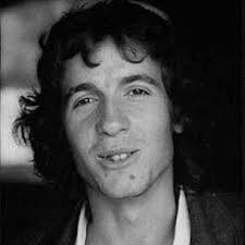 He is famous for his satirical songs and oblique yet incisive political commentary. Rino Gaetano On Twitter Gianna Gianna Gianna Sosteneva Tesi E Illusioni Gianna Gianna Gianna Prometteva Pareti E Fiumi Rino In Gianna A Sanremo Nel 1978