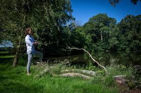 De halte was bedongen door de eigenaar van het landgoed de wildbaan, de heer metelerkamp, als tegenprestatie voor het aanleggen van de spoorlijn over zijn grondgebied. Caspar 25 Woont Zijn Hele Leven Op Een Gigantisch Landgoed Maar Stelt Het Nu Ter Beschikking Aan Ouderen Met Dementie Instagram Destentor Nl