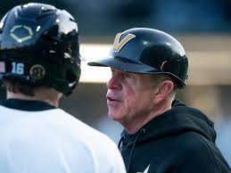 No. 16 Vanderbilt Opens SEC Action with Loss to No. 25 Auburn