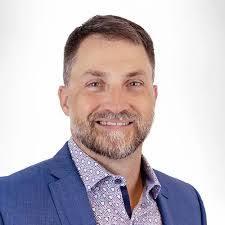 Lisa Fecteau's Instagram, Twitter & Facebook