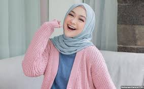 Nomor telepon manajernya pun dipenuhi permintaan penggemar untuk kembali berkarya. Ria Ricis Akhirnya Bongkar Alasan Tak Diundang Di Pernikahan Atta Aurel Kesal Gara Gara Ini