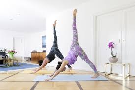 Möchten sie zu hause lernen, wie man yoga praktiziert? Yoga Zu Hause Was Muss Ich Beachten 12 Tipps 8 Ubungen