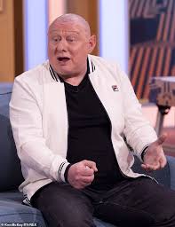 Shaun ryder is the past lead singer of the happy mondays and was featured in dare by gorrilaz. Shaun Ryder Reveals Bez Denied Julia Roberts Advances In The 1990s The Bharat Express News