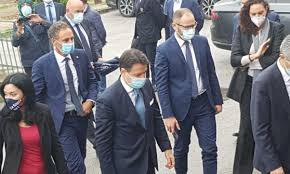 Non ci sarà 6 politico. Caserta Conte E Azzolina Nella Scuola Vandalizzata La Repubblica