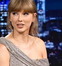 Stunning “Mallory” diamond crosses. Perfect to plan as a present for this  holiday season. #nicolerosejewelry #diamondcross #labcreatedcross #necklaces