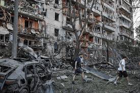 Rússia lança ataque massivo de 11 horas contra Kiev e deixa 20 mortos e 90 feridos