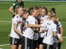 Lena oberdorf was voted ′′ national player of the year 2020 ′′ by you. Auftakt Am Tivoli Dfb Frauen Gegen Die Red Flames Gefordert