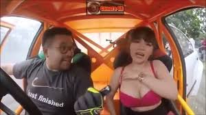 Billy syahputra renang bareng dinar candy, amanda tau gak yaa???. Viral Hot Video News Photos Dj Dinar Candy Buka Bukaan Di Dalam Mobil Akbar Facebook