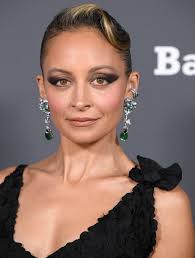 23 Celebrities Who Quit Drinking