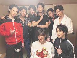 画像に含まれている可能性があるもの 8人 立ってる 複数の人 岩本照 ラウール 渡辺