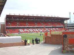 The three attackers provide the first line of defence, closing down the opposition to win the ball high up the pitch. Oakwell Wikipedia