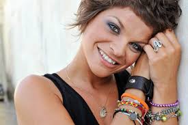 Jun 19, 2021 · alessandra amoroso è single. Alessandra Amoroso The Meaning And The Video Of The Single Sorriso Grande Popnable