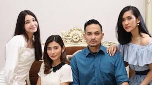 Di mega series suara hati istri zahra ini, ia memulai debut aktingnya di layar kaca. Kata Lea Ciarachel Pertama Kali Syuting Stripping Langsung Berperan Sebagai Istri Ketiga Halaman 2 Tribun Jabar