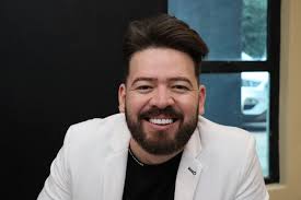 Pastor Mauro Ortiz pede melhorias em ruas do Jardim América