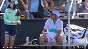 澳網／不慎打球誤擊女球僮 納達爾紳士行為球迷大讚 nownews 今日新聞 更新於 2020年01月23日20:12 • 發布於 2020年01月23日20:12 • 記者吳政紘 / 綜合報導 澳網賽事進行男單第二輪戰，來自西班牙的名將「蠻牛」rafael nadal 遭遇世界排名第76位的federico delbonis，結果他以. å½± è«‹å¥³çƒç«¥å¹«å‰é¦™è•‰çš®21æ­²æ³•åœ‹é¸æ‰‹é­ä¸»å¯©è­¦å'Š é‹å‹• ä¸‰ç«‹æ–°èžç¶²setn Com