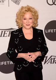 Bette midler, in full bette davis midler, byname the divine miss m, (born december 1, 1945, honolulu, hawaiian islands u.s.), american actress and singer who was known for her dynamic energy, comedic wit, and campy humour. Bette Midler Forum Das Wochenmagazin