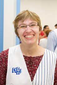 Der „Bügelprofi“ nimmt neben Wäsche auch Vorurteile in die Mangel