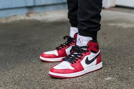 Nike Air Jordan 1 Chicago Mid Black Red White Air Jordan 1 Retro High Chicago On Feet Sneaker Review Air Jordans Jordans Outfit For Men Jordans