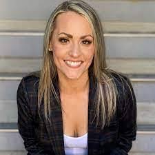 Amy Craycraft's Instagram, Twitter & Facebook