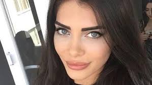 Manken ceren hindistan'ın 2,5 yaşındaki kızı arya'nın kemoterapi tedavisi görmesini istemediği iddia edilmişti. Ceren Hindistan Boy Kilo Kimdir Nereli Kac Yasinda Esi Kizi Magazin Tur
