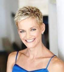 Neue Sehr Kurze Haarschnitte Fur Frauen Kurzes Hairstyless Com Sehr Kurze Frisuren Kurz Feines Haar Kurze Haare Frisur Ideen Haarschnitt Kurz
