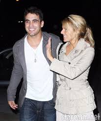 But, ali fedotowsky was chosen for season 6 of the bachelorette. Why Did Ali Fedotowsky And Roberto Martinez Break Up