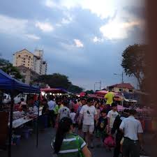 * cuaca ditunjukkan dalam waktu setempat. Kampung Lapan Night Flea Market Pasar Malam Melaka Melaka