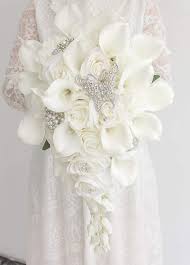 Bling brides bouquet is your stop for beautiful handmade bridal florals,wedding gowns and accessories. Buy Abbie Home White Calla Lily And Rose Cascading Bride Bouquet Waterfall Wedding Flower Lily Rhinestone Jewelry Brooches And Satin Ribbon Decor White Online In Indonesia B07xpbcywf