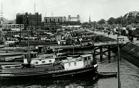 Maashaven In Jaren 50 Met De Hef Op De Achtergrond En De Pakhuizen Rotterdam Schepen Achtergrond