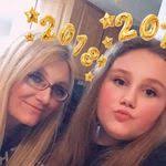 Shelly Hatten's Instagram, Twitter & Facebook