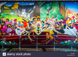 Der flughafen denver (den) in den usa gehört zu den am stärksten frequentierten flughäfen der welt und ging 1995 aus dem ehemaligen stapleton international airport hervor. Denver International Airport Mural Stockfotos Und Bilder Kaufen Alamy